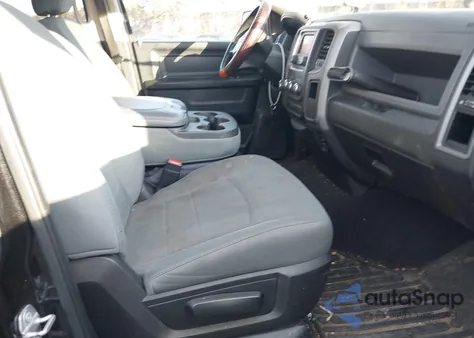 2017 Ram 1500 Express 4X4 6'4 Box z USA, uszkodzony, nr VIN 1C6RR7FT6HS811610